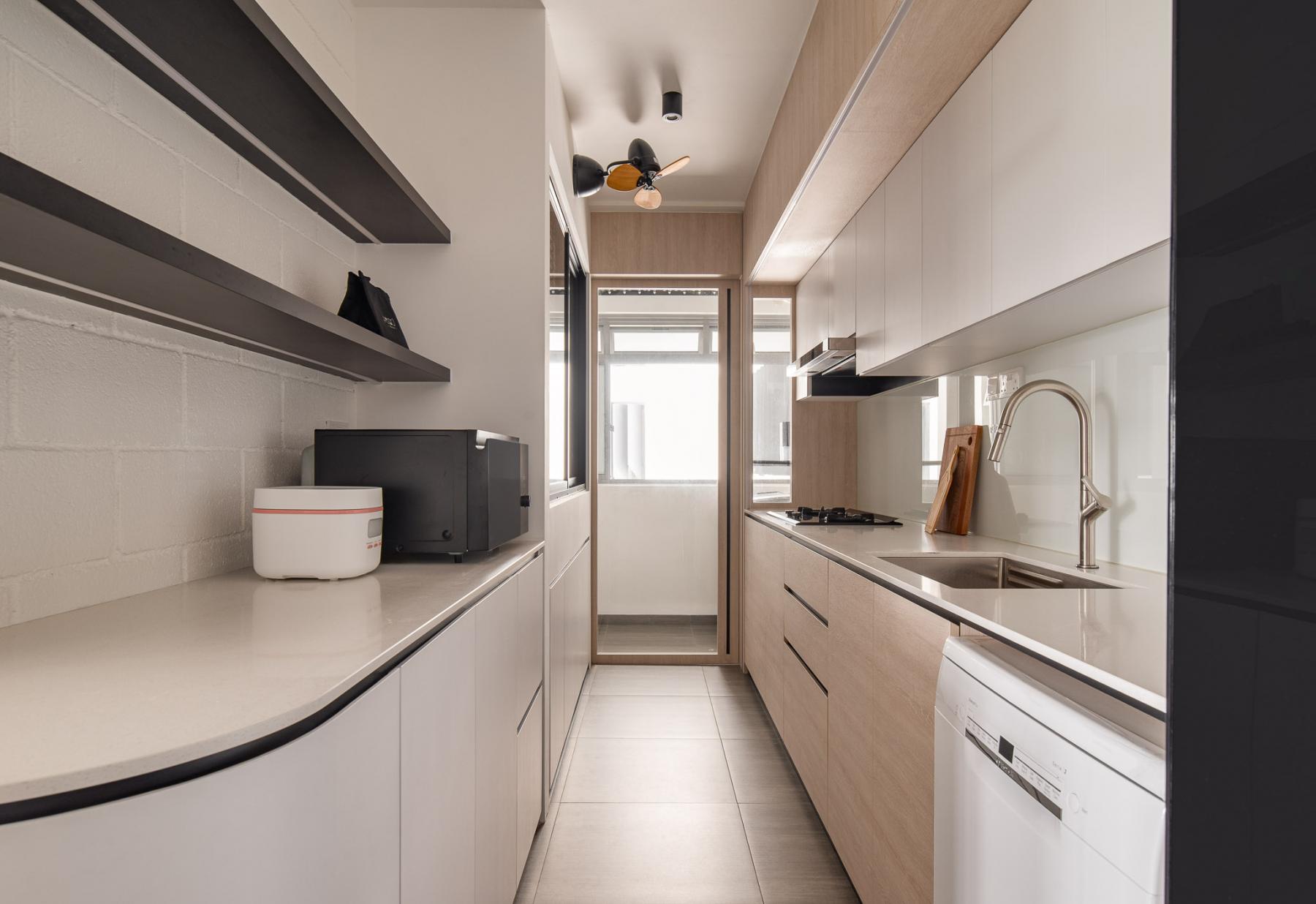 Modern Kitchen with Countertop and Kitchen Island