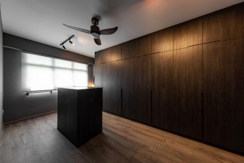 Industrial Walk-in Wardrobe at GreenVerge @ Tampines