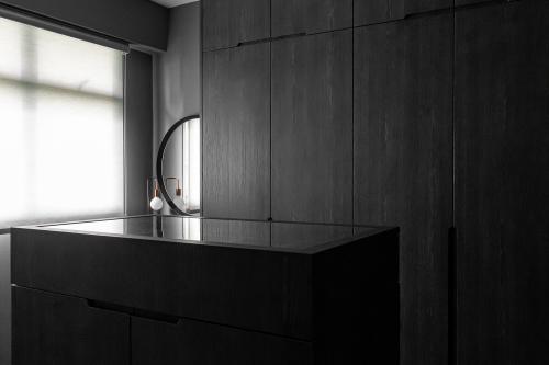 Industrial Walk-in Wardrobe at GreenVerge @ Tampines