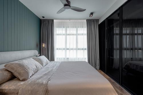 Country Bedroom at Waterfront II @ Northshore