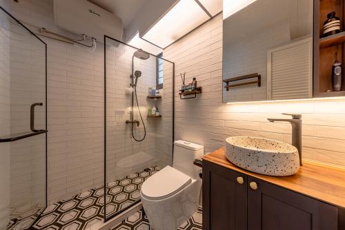 Country Bathroom at Waterfront II @ Northshore