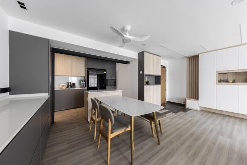 Modern Dining Room at Punggol Edgedale Plains