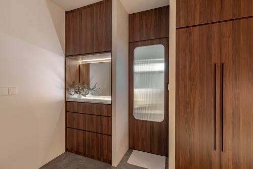Scandinavian Walk-in Wardrobe at GreenVerge @ Tampines