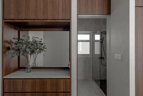 Scandinavian Walk-in Wardrobe at GreenVerge @ Tampines