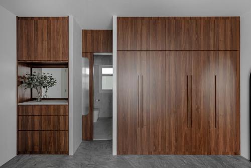 Scandinavian Walk-in Wardrobe at GreenVerge @ Tampines