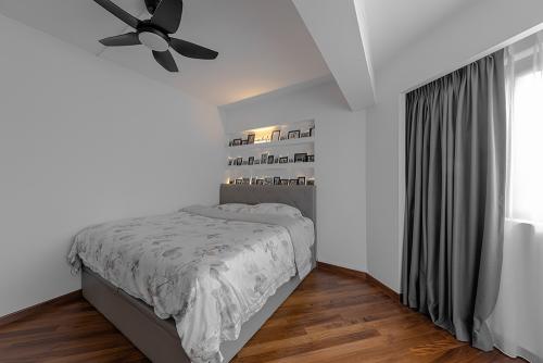 Modern Bedroom at Pasir Ris