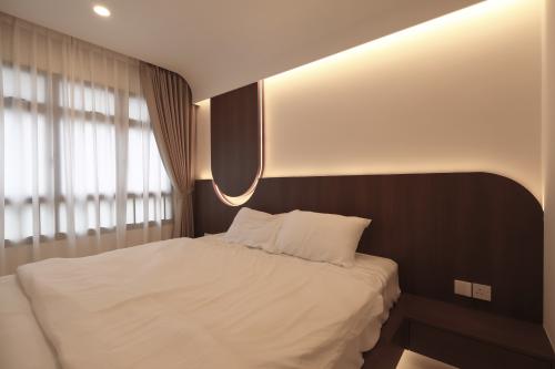 Modern Bedroom at Resale 4 Room HDB @ Tanglin Halt