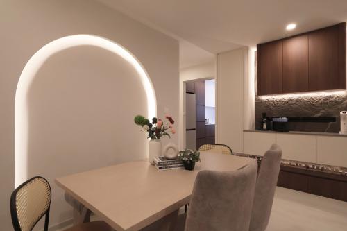 Modern Dining Room at Resale 4 Room HDB @ Tanglin Halt