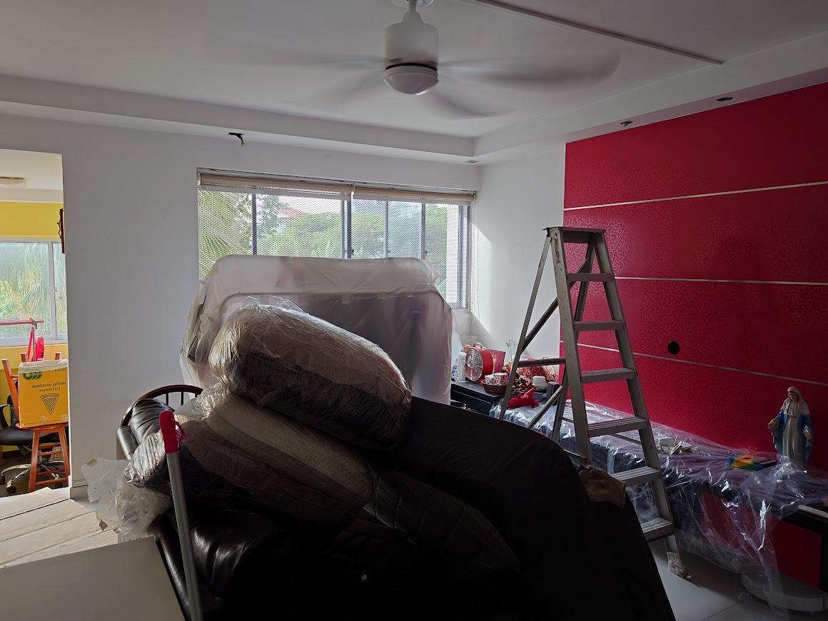 Asian Living Room with Vinyl Flooring and Homogeneous Tiles