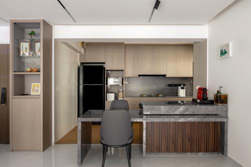 Modern Kitchen at 4-room BTO @  Canberra Link