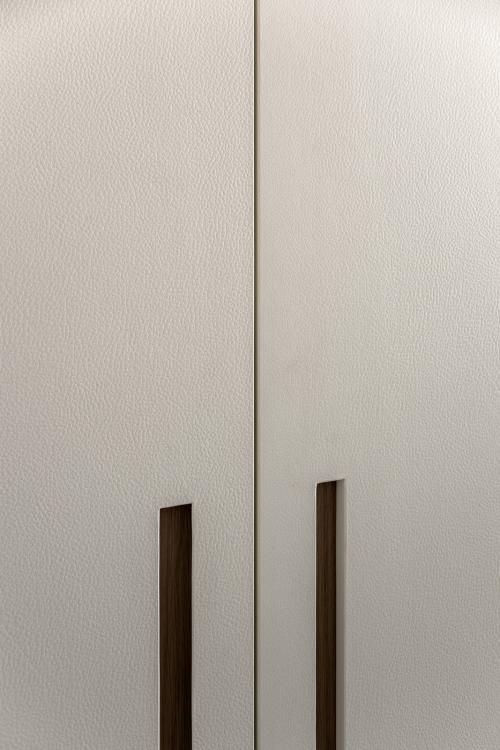 Modern Walk-in Wardrobe at 4-room BTO @  Canberra Link