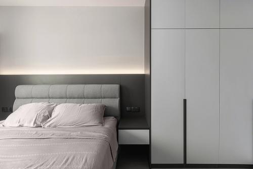 Modern Bedroom at Yishun Riverwalk