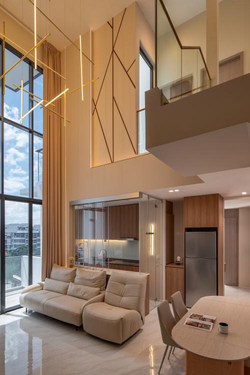 Modern Dining Room at 21 K SUITE PENTHOUSE