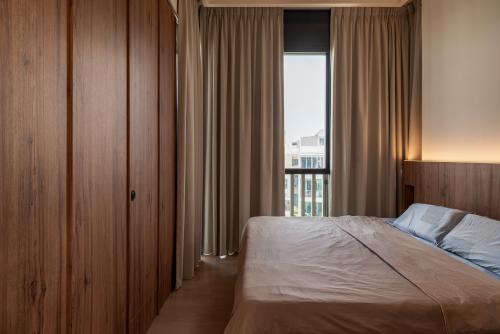 Modern Bedroom at 21 K SUITE PENTHOUSE