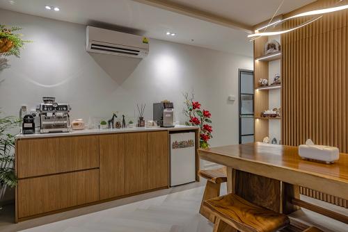 Eclectic Dining Room at Sengkang