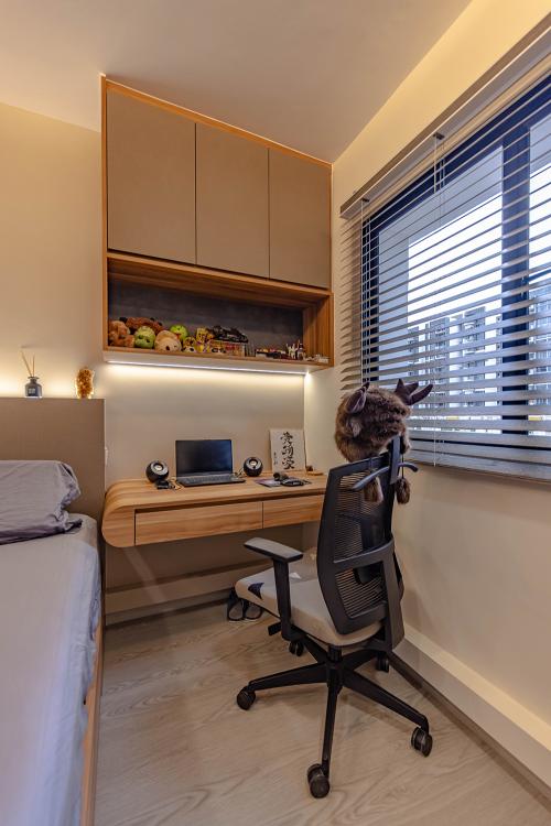 Eclectic Bedroom at Sengkang