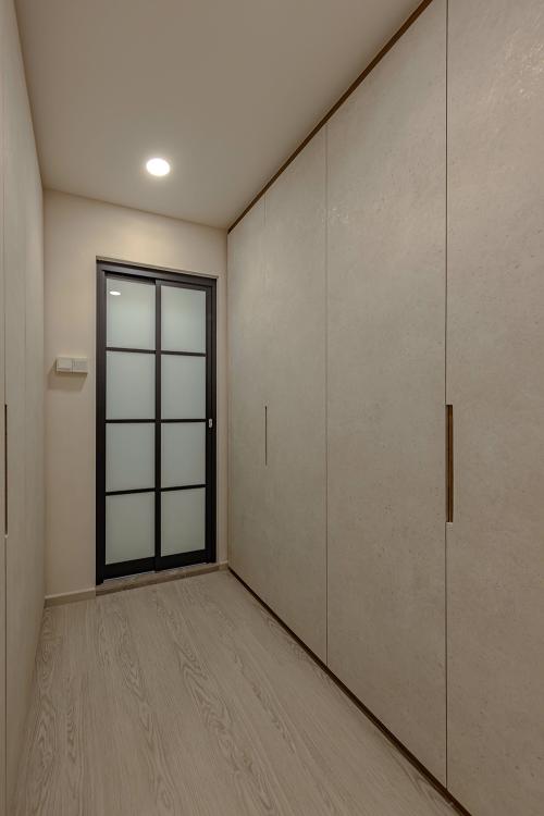Eclectic Walk-in Wardrobe at Sengkang