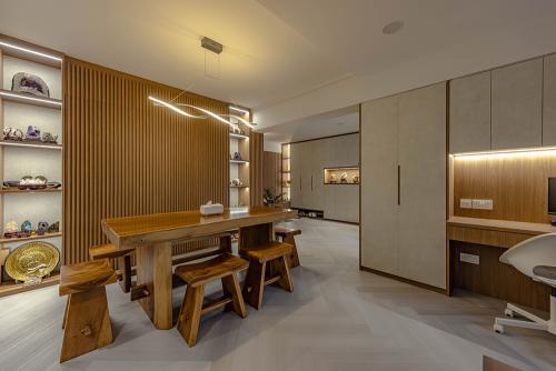 Eclectic Dining Room at Sengkang