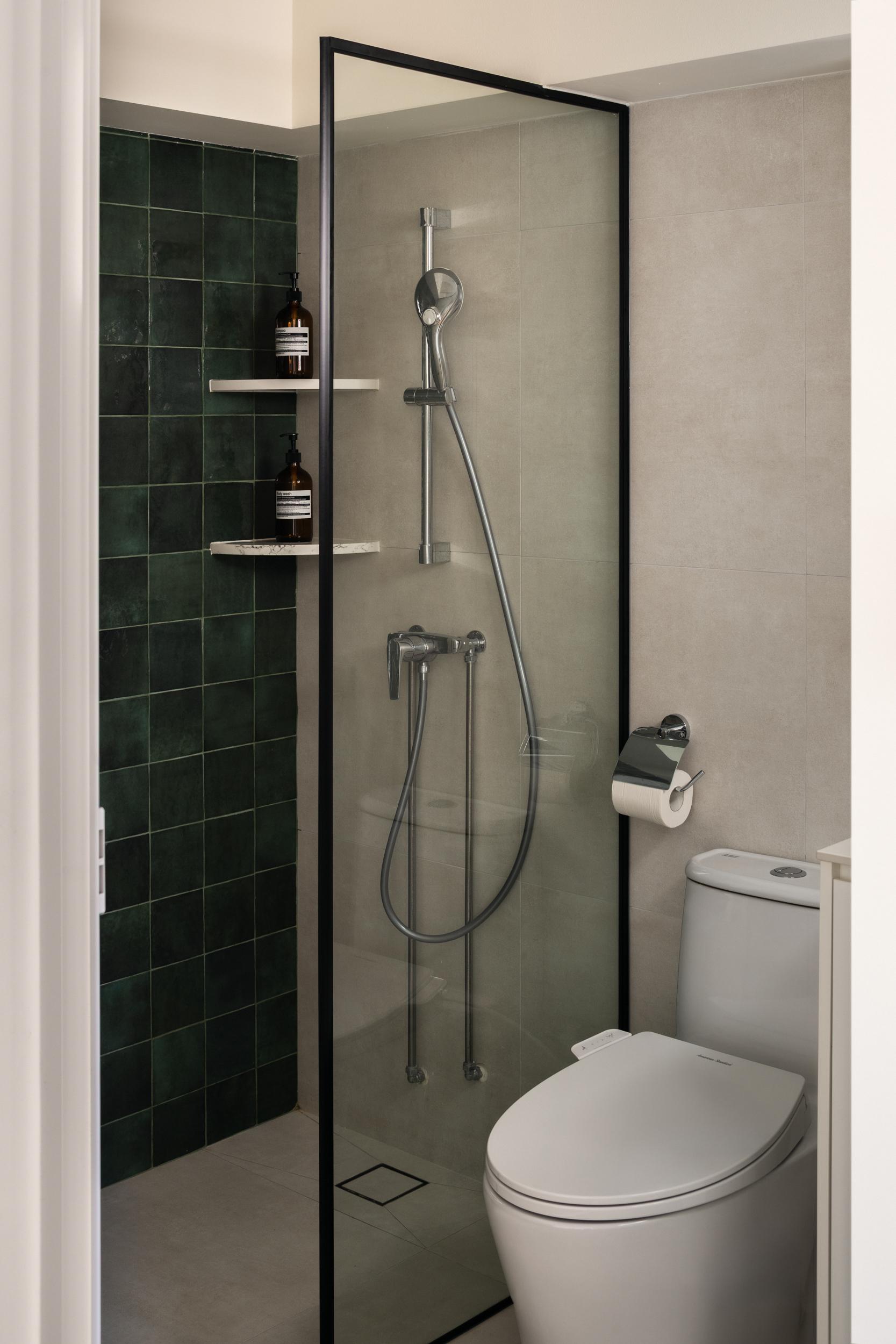 Country Bathroom with Homogeneous Tiles and Shower Screen