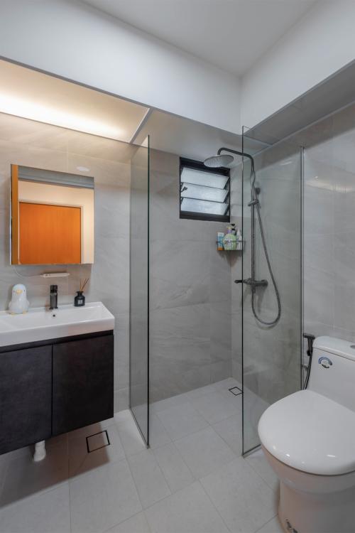 Modern Bathroom at Compassvale Helm @ Sengkang