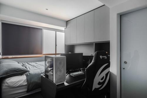 Contemporary Bedroom at Bishan Point