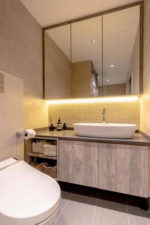 Modern Bathroom at 3-Storey Penthouse