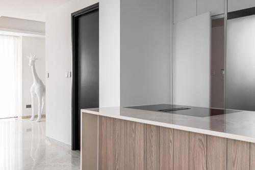 Modern Kitchen at 3-Storey Penthouse