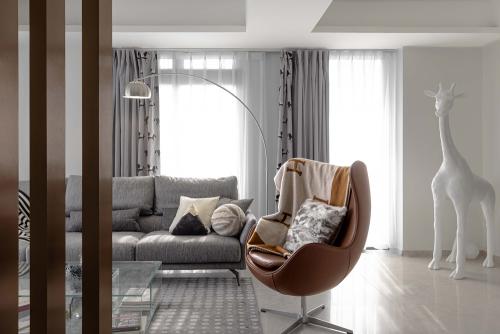 Modern Living Room at 3-Storey Penthouse