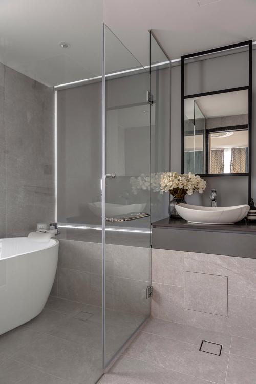 Modern Bathroom at 3-Storey Penthouse