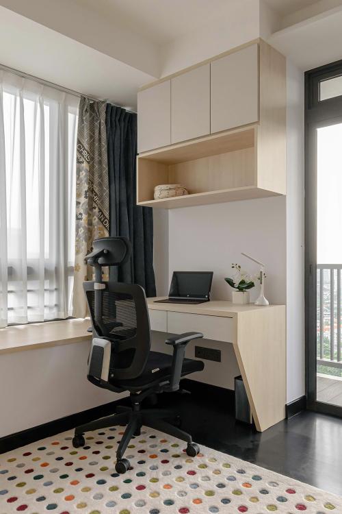 Modern Bedroom at 3-Storey Penthouse