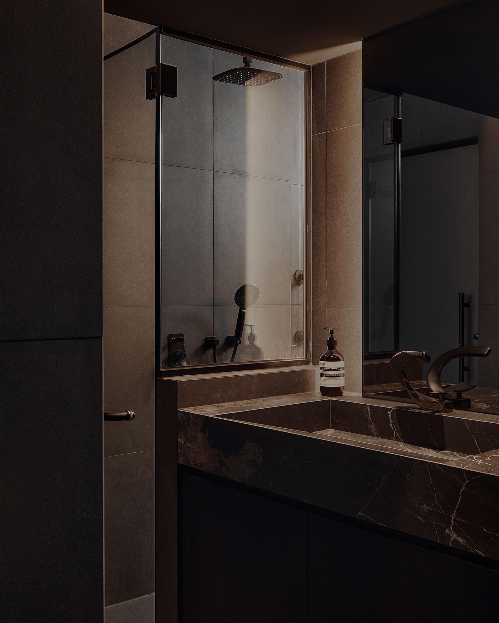 Contemporary Bathroom with Mirror and Rainshower