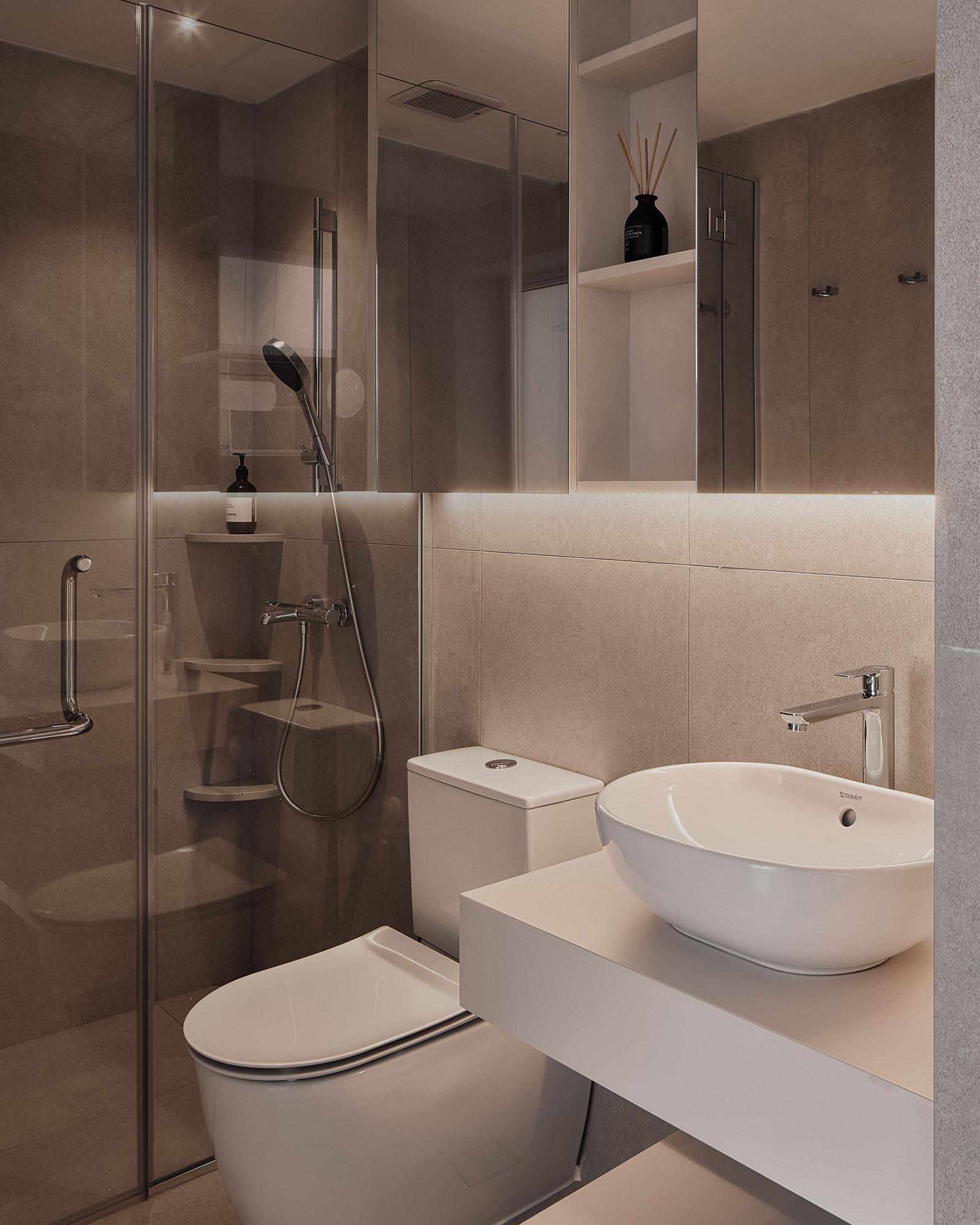 Minimalist Bathroom with Mirror and Mosaic