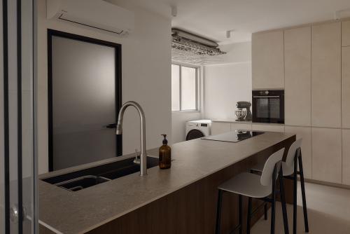 Minimalist Kitchen at 685 Race Course