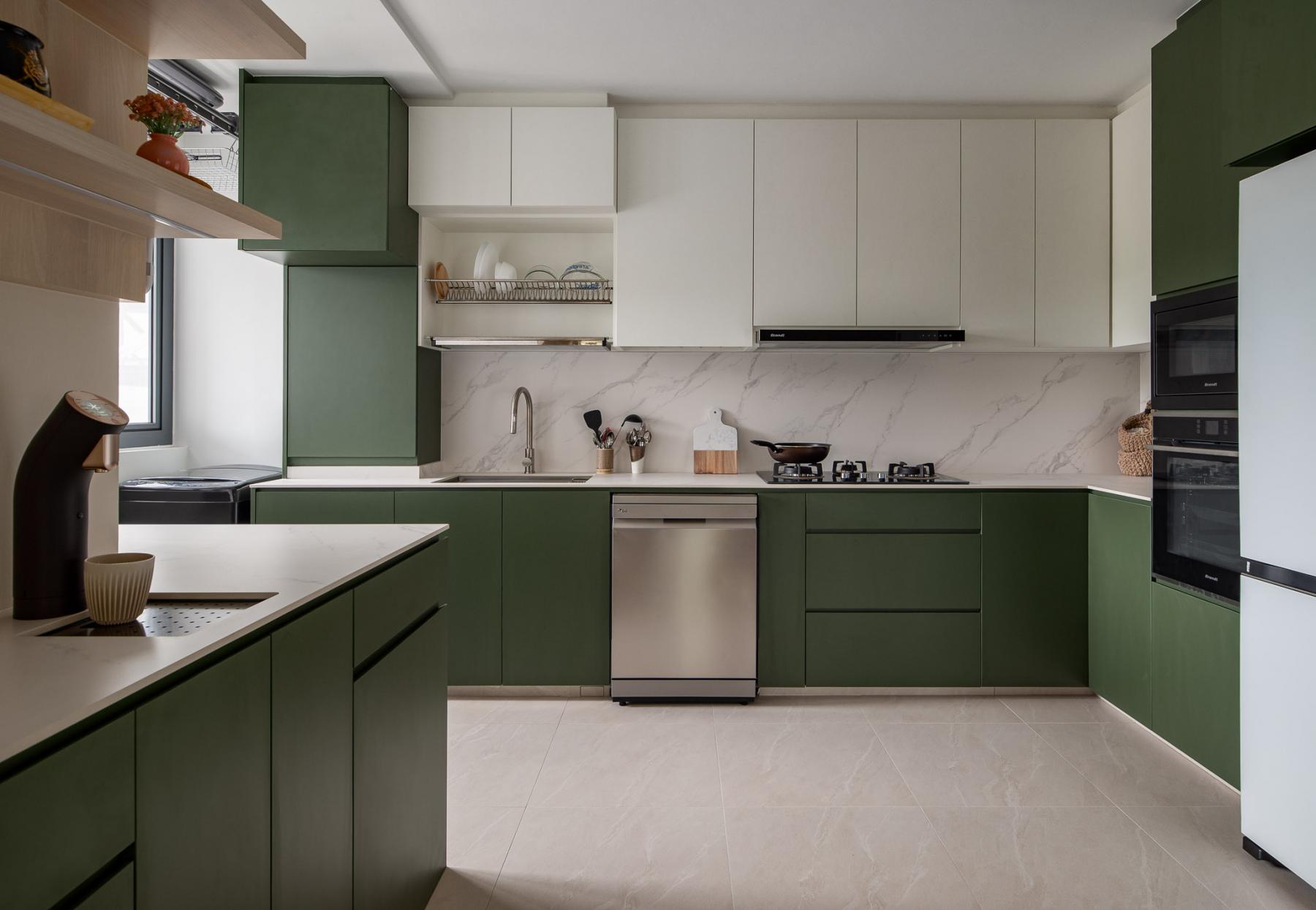 Contemporary Kitchen with Countertop and Homogeneous Tiles