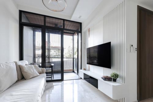Modern Living Room at Daintree Residence