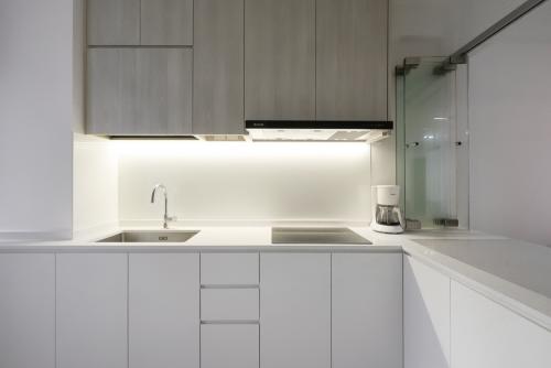 Modern Kitchen at Kim Keat