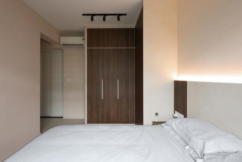 Modern Bedroom at Fajar Hills