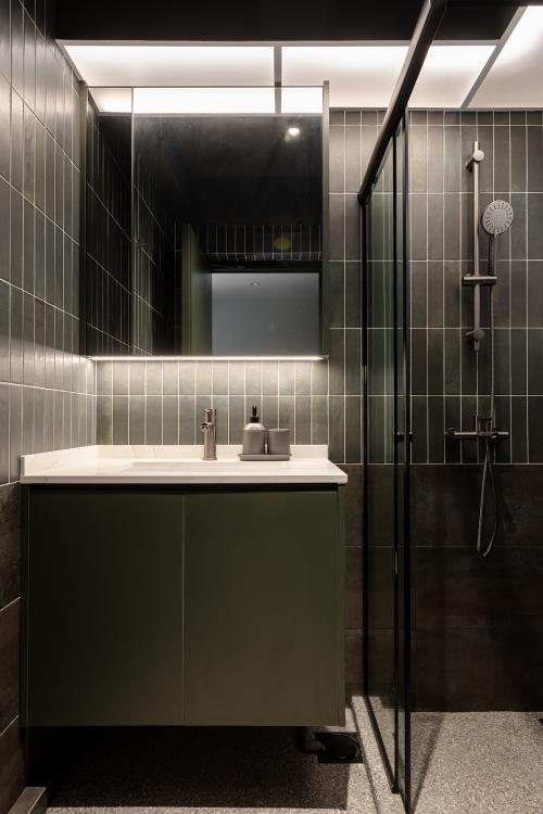 Modern Bathroom at Tampines Greencourt