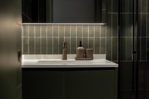 Modern Bathroom at Tampines Greencourt