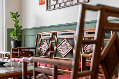 Asian Living Room at Novena Regency