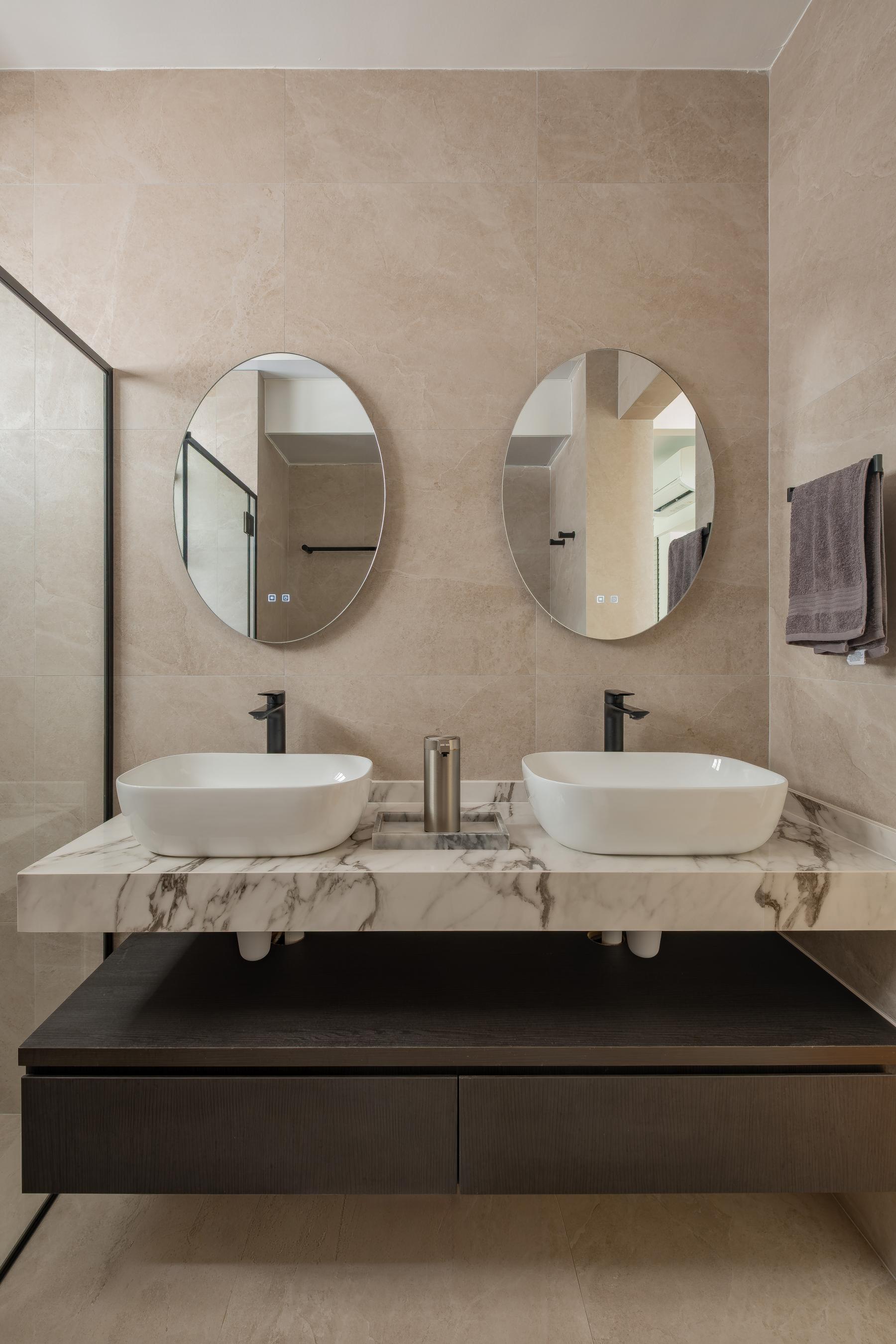 Vintage Bathroom with Homogeneous Tiles and Mirror