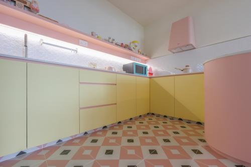 Modern Kitchen at Kallang Breeze