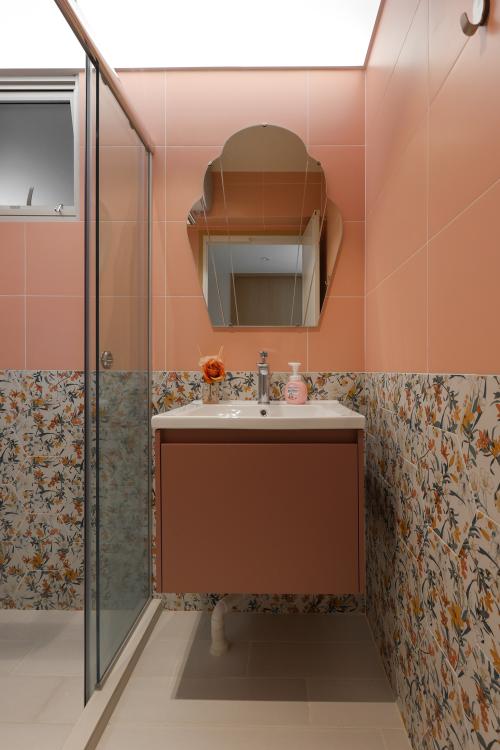 Modern Bathroom at Kallang Breeze
