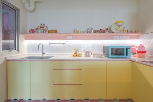 Modern Kitchen at Kallang Breeze