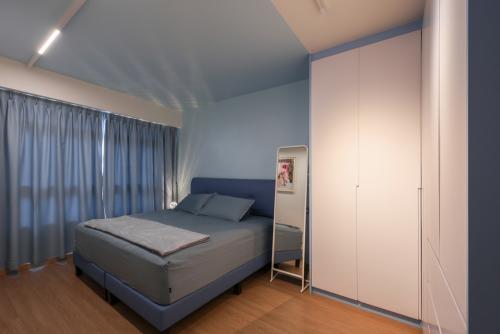 Modern Bedroom at Kallang Breeze
