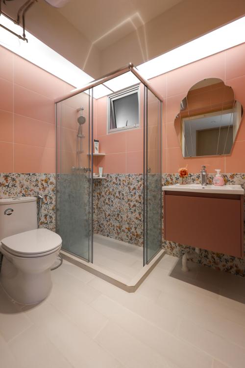 Modern Bathroom at Kallang Breeze