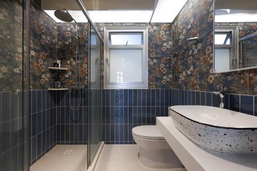 Modern Bathroom at Kallang Breeze