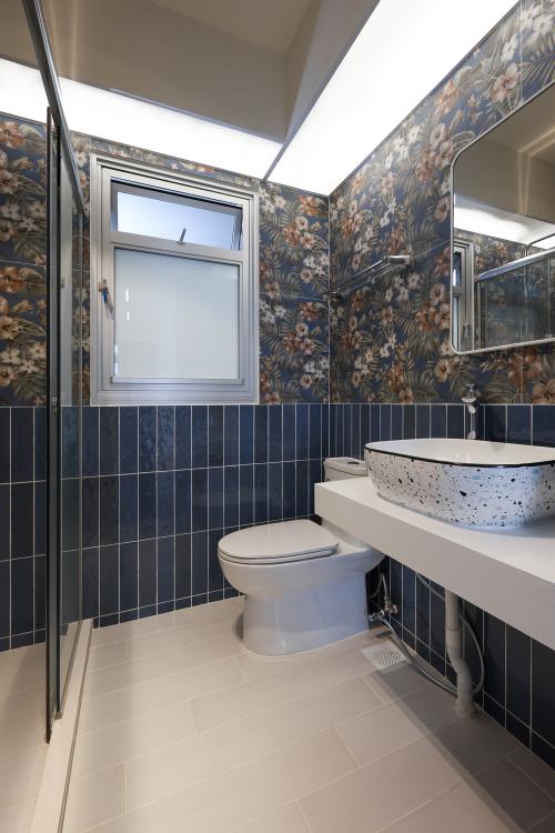 Modern Bathroom at Kallang Breeze