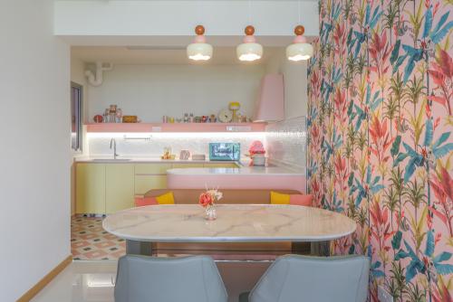 Modern Dining Room at Kallang Breeze