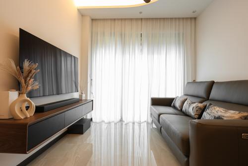 Modern Living Room at Normanton Park